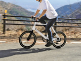 スポーツモデルのミニベロ電動アシスト自転車「TRANS MOBILLY E-MAGIC」発売 画像