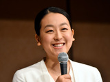 浅田真央の料理連載、かれいの煮つけに挑戦した姿を公開 画像