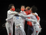 【東京五輪／フェンシング】日本が男子エペ団体で悲願の金メダル「これが夢じゃないことを祈っている」 画像