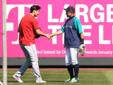 【MLB】大谷翔平のMVP獲得にチーム公式SNSも日本語で祝福　イチローとの握手シーンも 画像