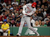 【MLB】大谷翔平、内角攻めを攻略する左前安打　スライディング後に相手二塁手の土を振り払う“紳士”対応 画像