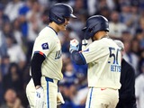 【MLB】大谷翔平、ベッツ18号に“ガッツポーズ”でダイヤモンド一周　本塁では笑顔で喜びを分かち合う 画像