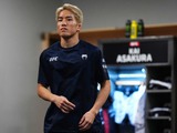 【UFC】朝倉海、“王者の風格”で兄・未来らと会場入り　日本人初の新王者を目指し大一番へ 画像