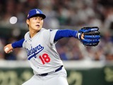 【MLB】ロバーツ監督、開幕戦勝利の山本由伸を絶賛「サイ・ヤング賞候補に挙がる」　レジェンド左腕カーショーも「彼の投球は特別」と言及 画像