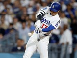 【MLB】大谷翔平、劣勢からジャッジの頭上超え“181キロ”高弾道22号アーチ　米記者驚愕の一発「球団記録タイの月間15本塁打」 画像