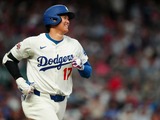 【MLB】大谷翔平、ポール際の特大ファールにヘルメット叩いて苦笑い　公式も“AS幻の本塁打”に笑顔「アーチを逃して悔しがった」 画像