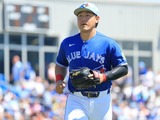 【MLB】「岡本和真の守備には驚かされる」痛烈“164キロ”三ゴロを鮮やか横っ飛び　フェン直二塁打で打撃も順調アピール 画像