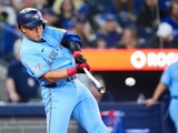 【MLB】決勝タイムリーの岡本和真を主砲ゲレーロJr.が称賛「彼はグレートで面白い」　公式サイトも「今や中軸で大きな存在感」と伝える 画像