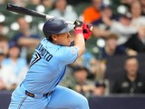 【MLB】“2戦連続決勝打”岡本和真に見られた変化……米記者が指摘した「打席での立ち位置」　捕手寄り、ベース寄りへと調整 画像