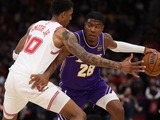 【NBA】プレーオフ敗退のレイカーズ、今オフの補強予想は？「八村塁の残留が最優先事項」と米メディア　歴史的な活躍で手放せない存在に 画像