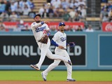 【MLB】本当に引退するの？マウンドの佐々木朗希も思わず仰天、37歳ロハスのアクロバティックな「スーパープレー」 画像