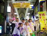 堺東自転車マナーアップガールズ、商店街でマナーアップを呼び掛ける 画像