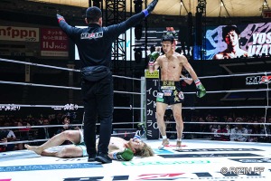 【RIZIN】「またウザい動きを見せています」朝久泰央 、フジテレビ社員・ウザ強ヨシヤに“鮮烈TKO”　変則的な動きで撹乱→会場大盛り上がり 画像