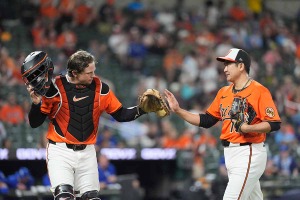 【MLB】雨で57分間中断、菅野智之はどう過ごしたか　「待ち時間はキャッチボールではなく…」　指揮官称賛「準備を怠らなかった」 画像