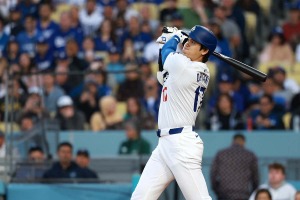 【MLB】大谷翔平、劣勢から逆方向へ技アリ“173キロ”今季17号アーチ　ベッツも連発で米記者歓喜「徐々に追い上げてきたぞ」 画像