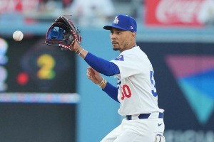 【MLB】遊撃手ベッツ、リーグ3位の守備指標で「目覚ましい進歩を遂げている」と地元紙　ロバーツ監督も評価「昨季のような変更はしない」 画像