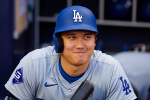 【MLB】「責める人はいない」大谷翔平、タグアウトでの“お昼寝”に米メディアが提言　ドジャース大勝の裏で見せた珍しい姿に「しっかり寝ましょう」 画像