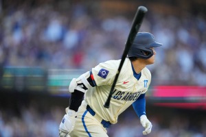 【MLB】大谷翔平、24号先頭打者アーチに“マニア”は「当然のこと」　本拠地騒然の178キロ弾、公式記者は史上2位記録に注目 画像