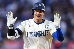 【MLB】大谷翔平、豪快24号直後に飛び出した“珍プレー”　スミスの犠飛で全力疾走→転倒、思わず笑顔も献身走塁 画像