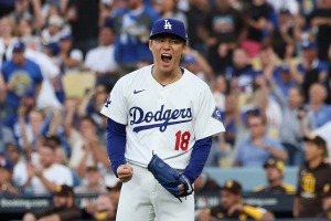【MLB】「ほんとにSUGOI！」山本由伸、オールスター初出場をロッカールームで指揮官が発表→同僚らから祝福受ける 画像