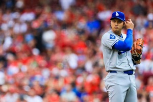 【MLB】大谷翔平、突如の乱調で4回途中降板……2連続暴投でトレーナーが出るも「予防措置として降板したようだ」 画像
