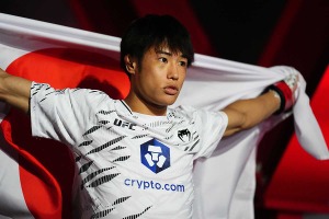 【UFC】完勝した平良達郎、バックステージで見せた“涙”が話題に……TBJの松根代表が激励「日本人の強さを示したよ」 画像