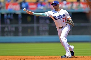 【MLB】守備職人ロハス、ドジャース敗因“守りの乱れ”を分析　勝敗を分けた「新人の悪送球」を責めるのではなく…… 画像