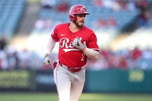 【MLB】ドジャース、元同僚ラックス凱旋で「チャンピオンリング贈呈」　フリーマンやテオスカーと笑顔のハグ……移籍後は内外野で躍動 画像