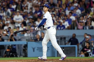 【MLB】“逆転52号3ラン”の大谷翔平、鮮やかバットフリップとベース1周に本拠地総立ち　歓喜の「27秒動画」を公式が投稿 画像