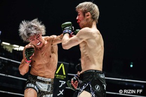 【RIZIN.51】冨澤大智、“絶体絶命”のピンチ→激しい打撃戦で平本丈に大逆転勝ち　大歓声のなか、篠塚辰樹に再戦要求 画像