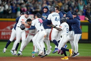 【MLB】マリナーズ、延長15回の激闘「ポランコの適時打」でサヨナラ勝利　24年ぶりリーグ優勝決定S進出　球団史上初の世界一へ前進 画像