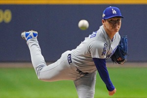 【MLB】「スーパースターだ」テオスカー、初完投の山本由伸を絶賛　マンシーは先頭打者弾を浴びた後の投球評価「見事、まったく動じなかった」 画像