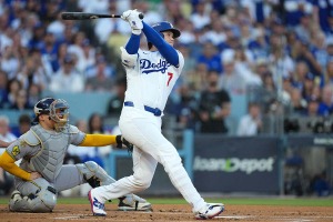 【MLB】大谷翔平、自身を援護の“187キロ”二刀流アーチ　米記者絶賛の一発「PS史上初、投手による先頭打者弾だ」 画像