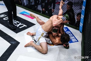 【RIZIN】「期待以上の怪物」ダウトベックの同門が“衝撃”の60秒殺デビュー　24歳新星の鮮烈チョークにファン悲鳴 画像