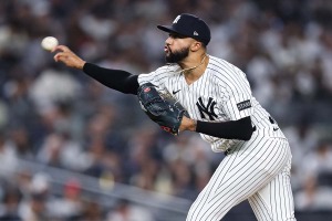 【MLB】ロバーツ監督に新たな悩みの種？　ドジャース獲得候補に“守護神失格”の魔球使い「投球内容は依然高水準」も…… 画像