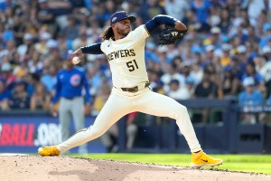 【MLB】今季17勝ブルワーズのエース右腕、有力な移籍先にドジャース浮上か　「ロバーツ監督にとってうれしい悩み」と米メディア 画像