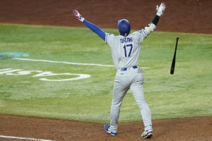 【MLB】「なんというショー」大谷翔平、劇的12号直後に見せた“No.1バットフリップ”　公式が2025年の象徴的一打に選出 画像