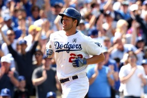 【MLB】引退したカーショー、キャリア唯一の本塁打「25歳の爆速スイング」を公式がプレーバック　決勝アーチで開幕完封勝利を“自援護” 画像