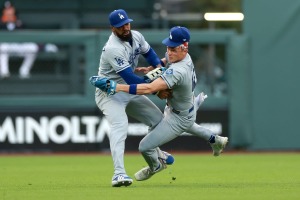 【MLB】ドジャース冷や汗……テオスカーとコールが捕球時に激突で敵地悲鳴　山本由伸が初回に捕まり3失点 画像