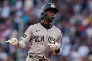 【MLB】「恐ろしい挑戦だ」チザムJr.がど真ん中を見送ってまさかのABSチャレンジ　結果は案の定……実況席は苦笑い、敵地大ブーイング 画像