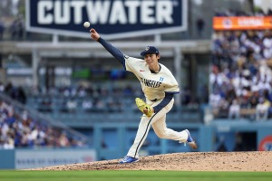 【MLB】佐々木朗希、鈴木誠也らに3被弾も初勝利なるか　6回途中5K4失点の粘投、満塁ピンチもドライヤーら好救援 画像