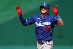 【MLB】ドジャースに負傷者の連鎖……タッカーが腰のけいれん、ラッシングが脳震とう検査で途中交代　球団公式発表 画像