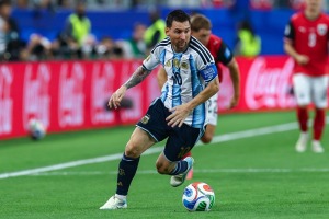 「チームメートを助けられる限りは……」39歳の誕生日を迎えたメッシ、4年後のＷ杯は？　「可能性を否定せず」と米メディア【北中米Ｗ杯】 画像