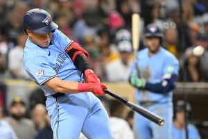 【MLB】「唯一無二の輝きを放つ存在」岡本和真の奮闘を地元記者が絶賛……チーム唯一の2桁アーチに「彼がいなかったら今季は完全に終わっていた」 画像