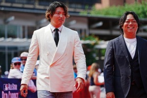 【MLB】村上宗隆、Wソックスの“格下扱い”は「うるせえと思ってます」　白ジャケットとデニムでレッドカーペットショーに登場 画像
