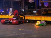 ノコギリに火炎放射…。海外でのロボット対決が本気でぶっ壊そうとしていて面白すぎる 画像