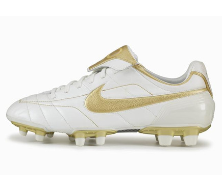 ナイキ、ティエンポ レジェンド「タッチ・オブ・ゴールド」限定販売 3