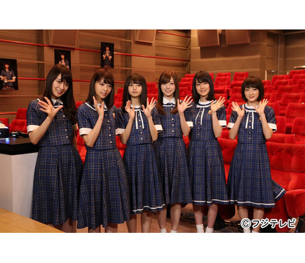 乃木坂46 - ポン 乃木坂46 六期生#乃木恋 放課後裸足の君とシリーズ🦶 放課後裸足