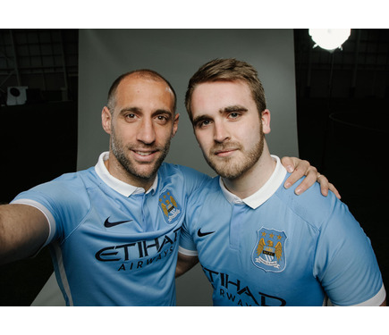 ナイキ、伝統のスカイブルーが美しいマンチェスター・シティの新