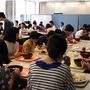 昼食会・学食（昨年の様子）